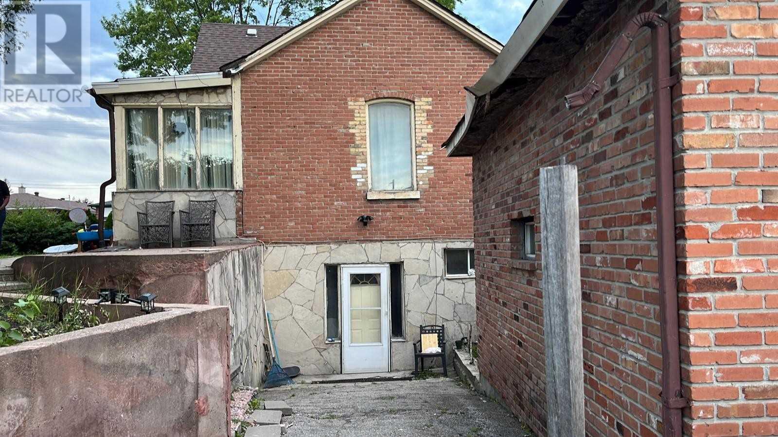 #BSMT -18 SCARBORO ST